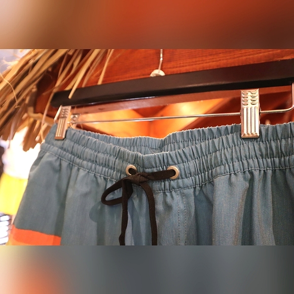 Quick Silver 🌊 Men's Volley Shorts - Picture 3 of 6